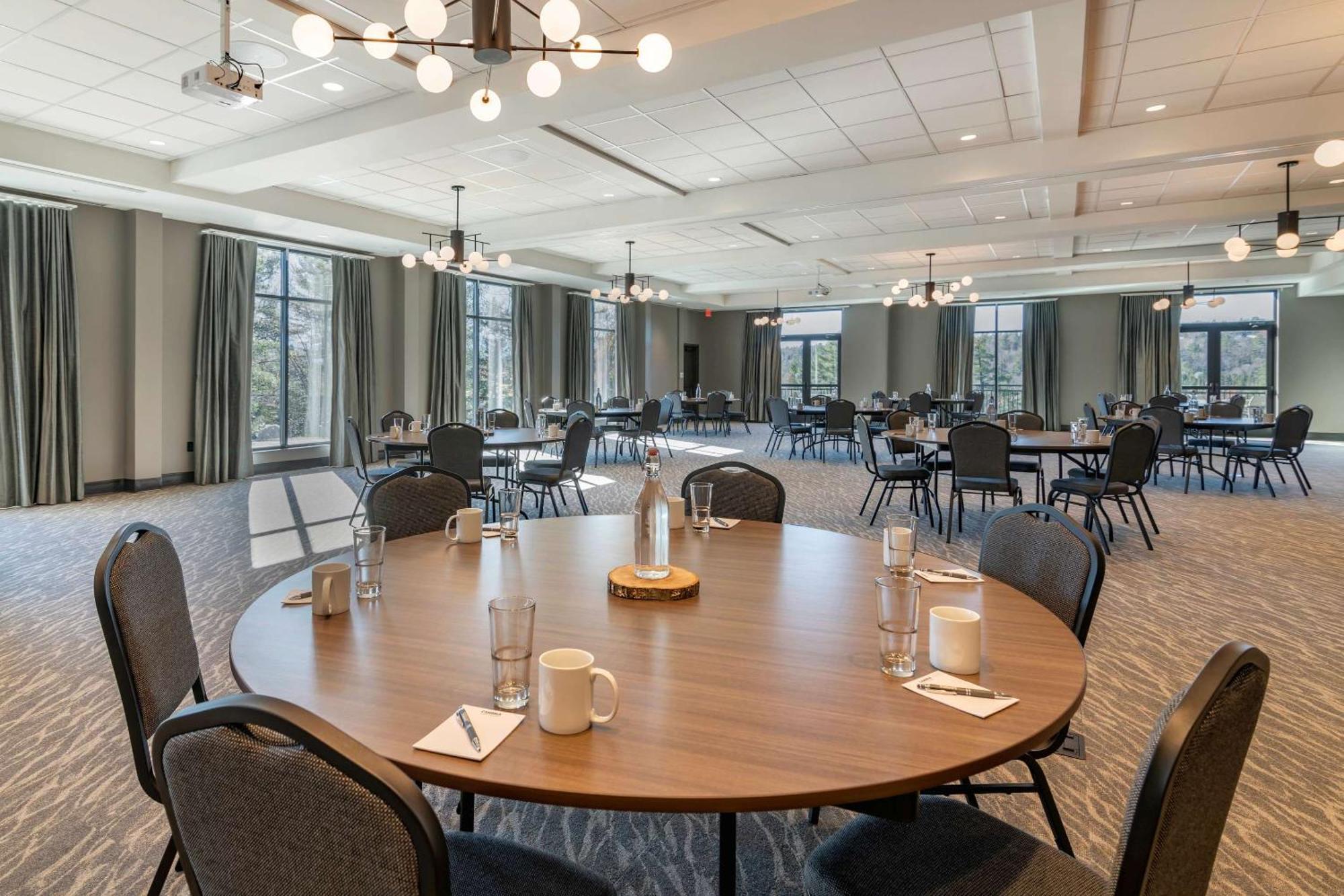 Cambria Hotel Lake Placid - Lakeside Resort Екстериор снимка