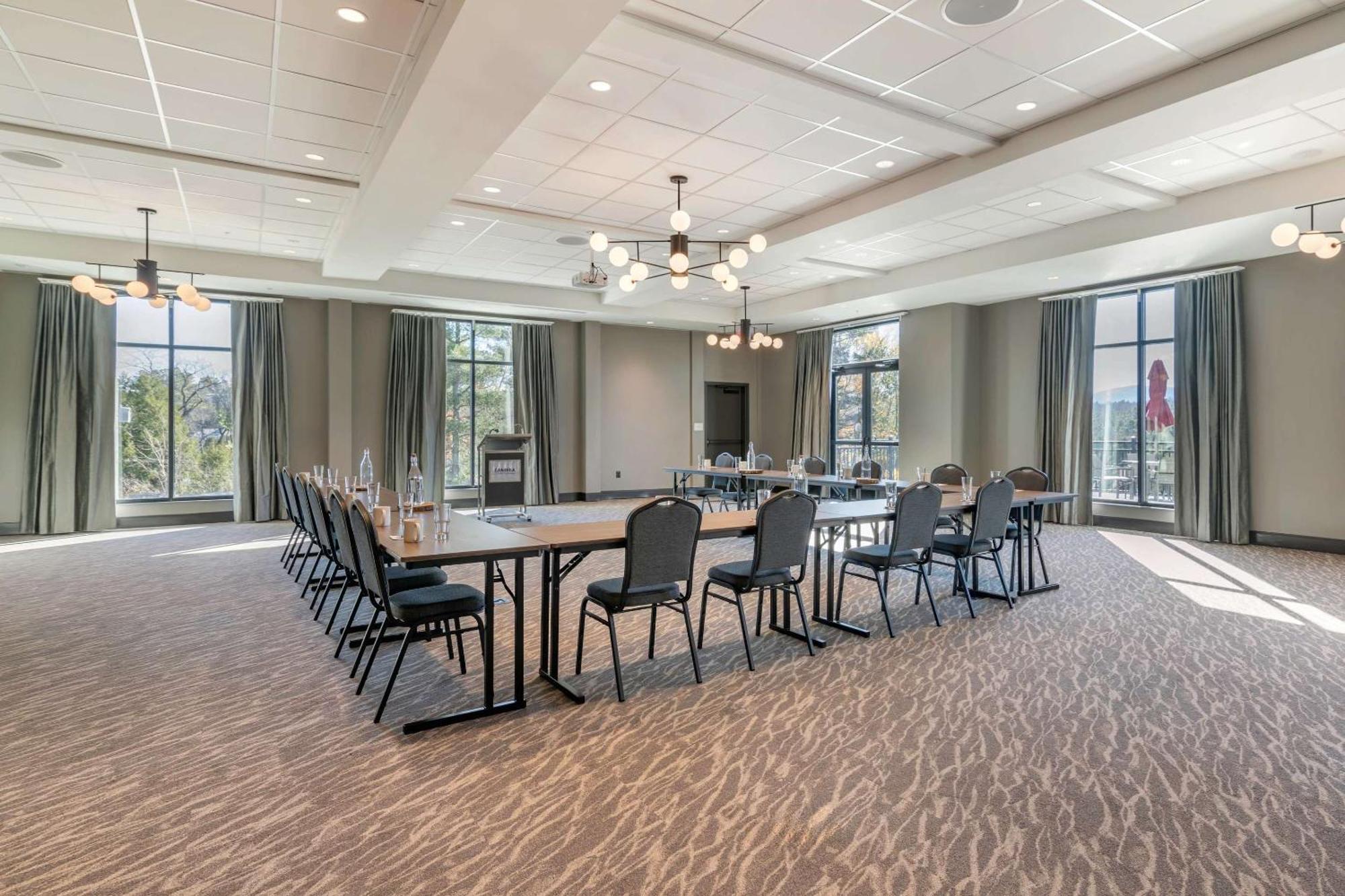 Cambria Hotel Lake Placid - Lakeside Resort Екстериор снимка
