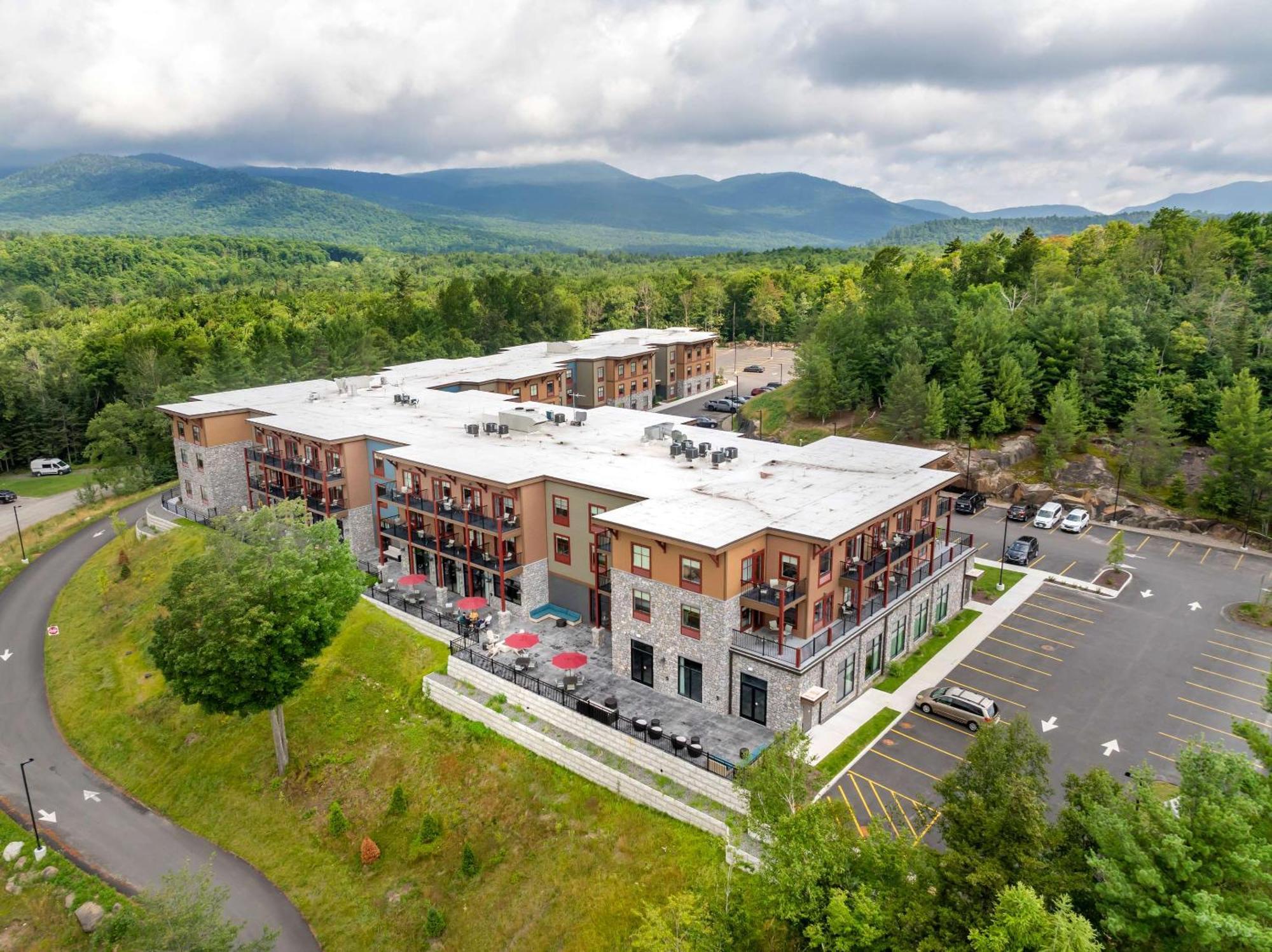 Cambria Hotel Lake Placid - Lakeside Resort Екстериор снимка