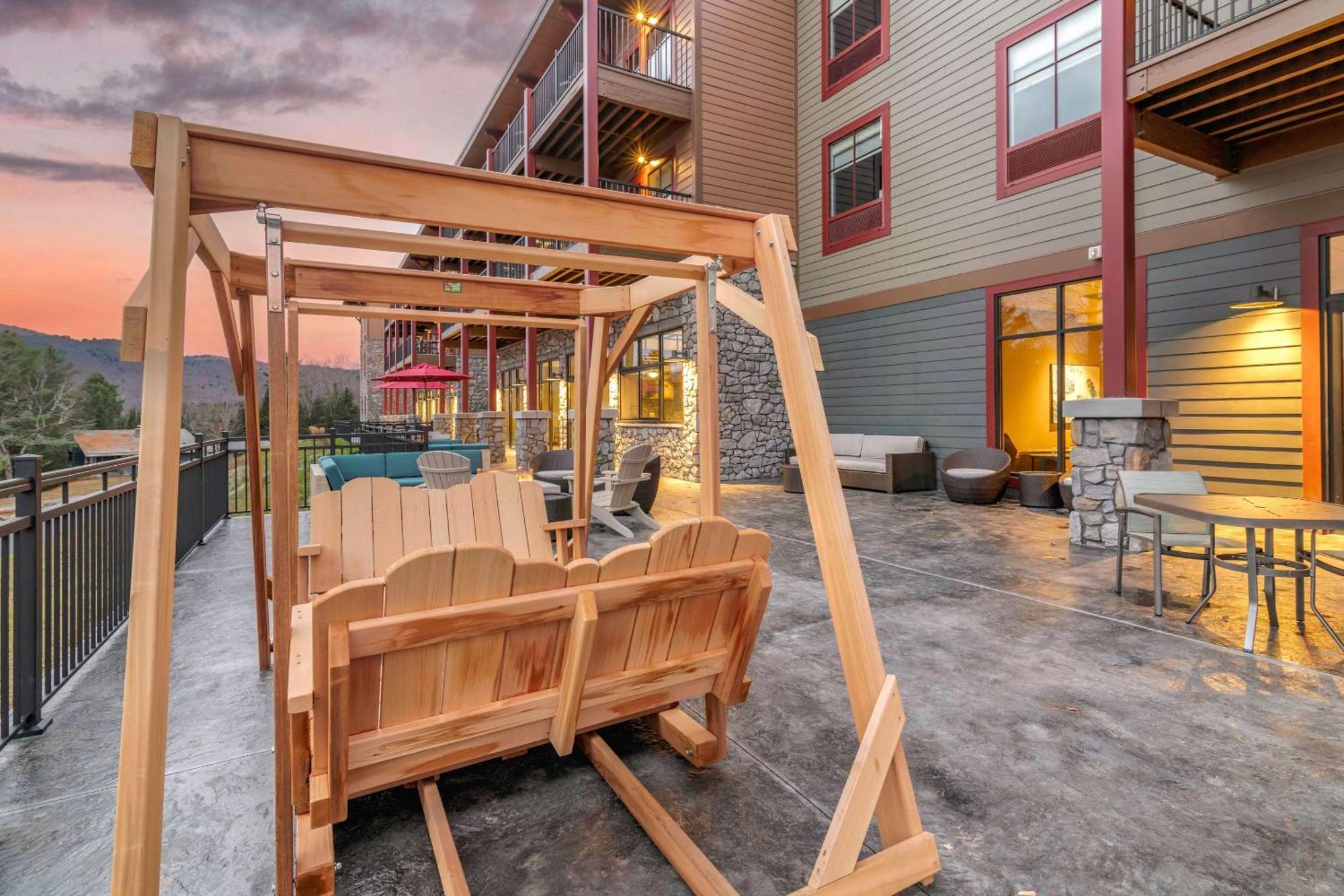 Cambria Hotel Lake Placid - Lakeside Resort Екстериор снимка