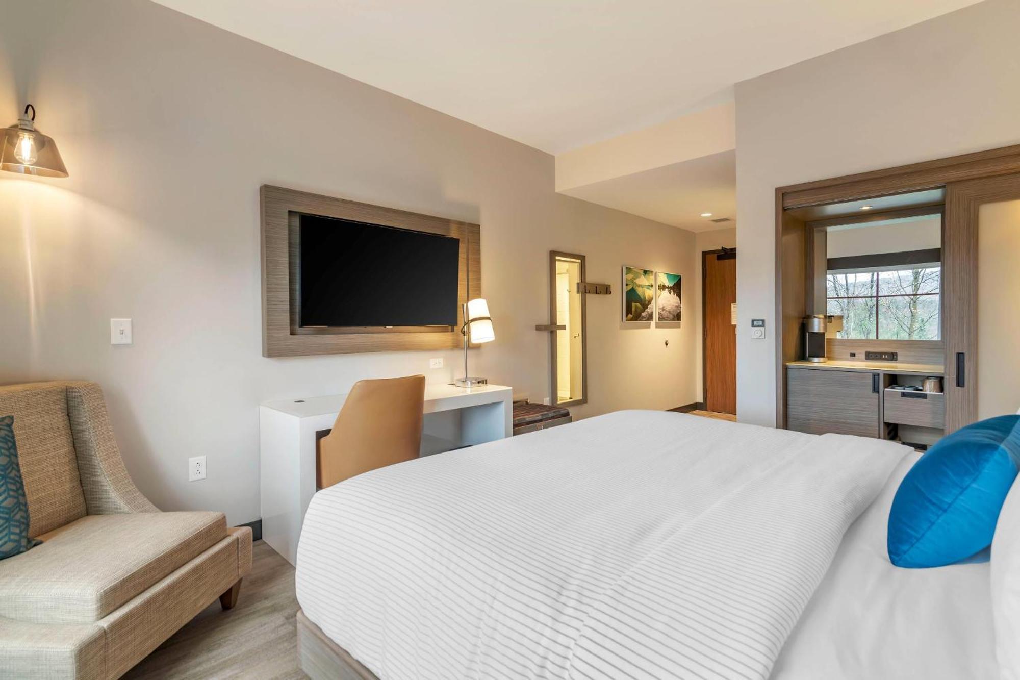 Cambria Hotel Lake Placid - Lakeside Resort Екстериор снимка