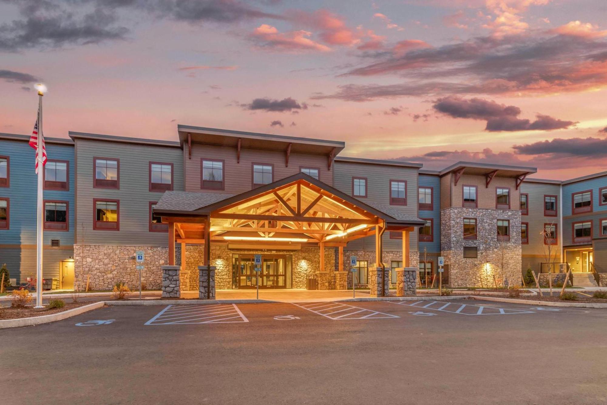 Cambria Hotel Lake Placid - Lakeside Resort Екстериор снимка